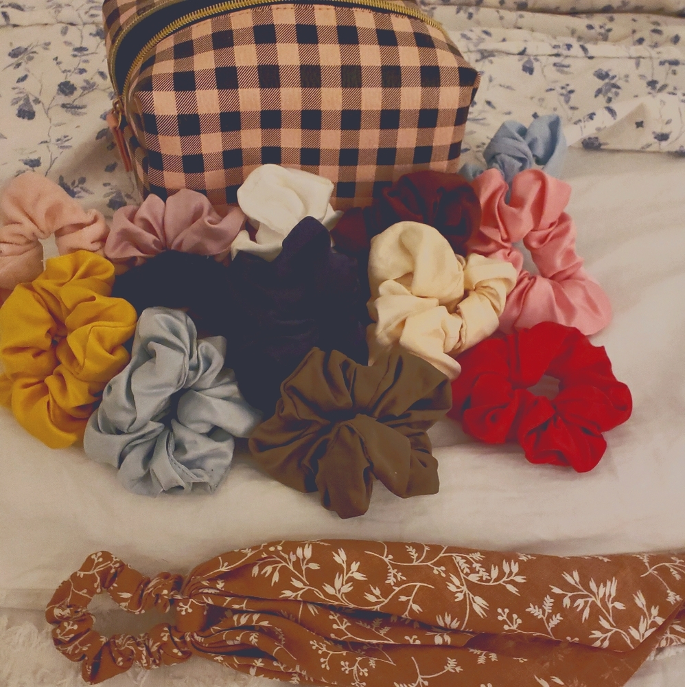 Big Soft Scrunchie Bundle w/ Plaid Makeup Pouch
